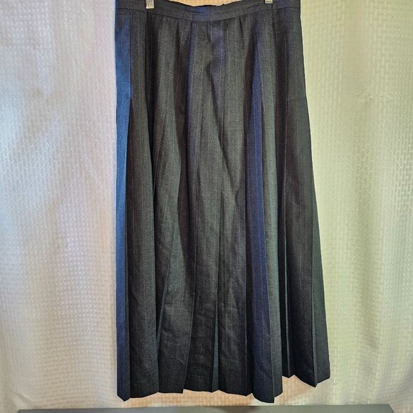 Vintage Burberry gray Pinstripe Womens Suit Medium Skirt & Blazer Set - Picture 4 of 13